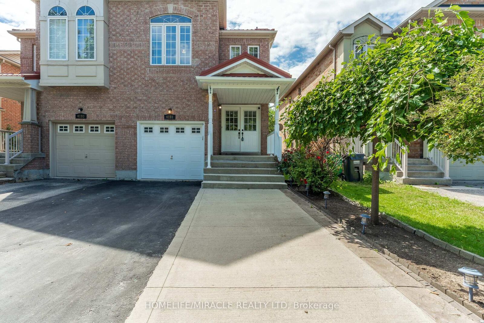 Property Photo: 4191 Goldenrod Crescent ON L5V 3C2