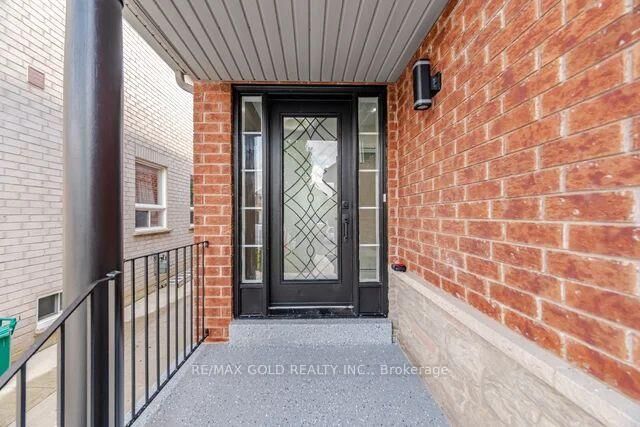 Property Photo: 7334 Lowville Heights ON L5N 8L4