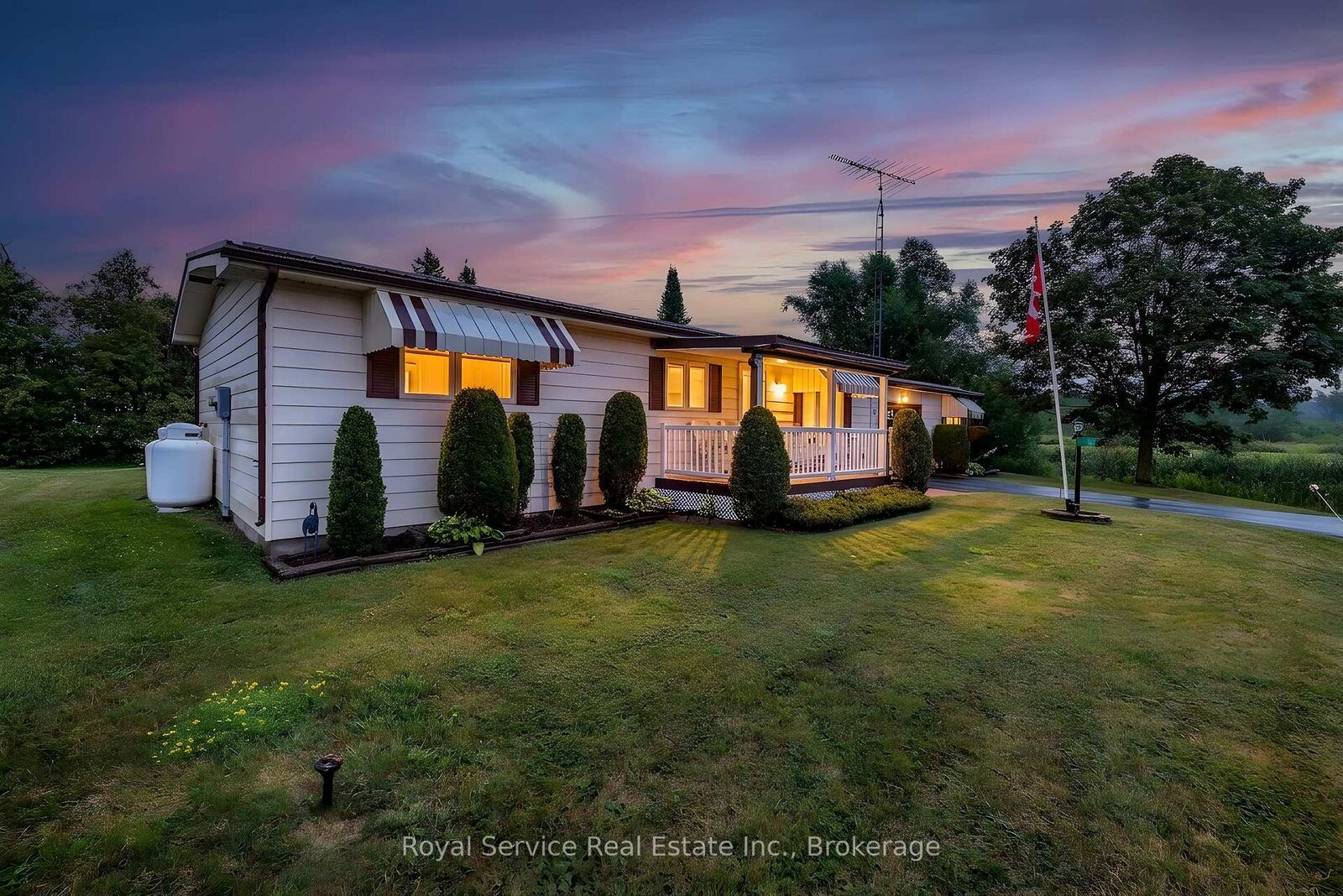 Property Photo:  16 Vista Drive  ON K9V 0H7 