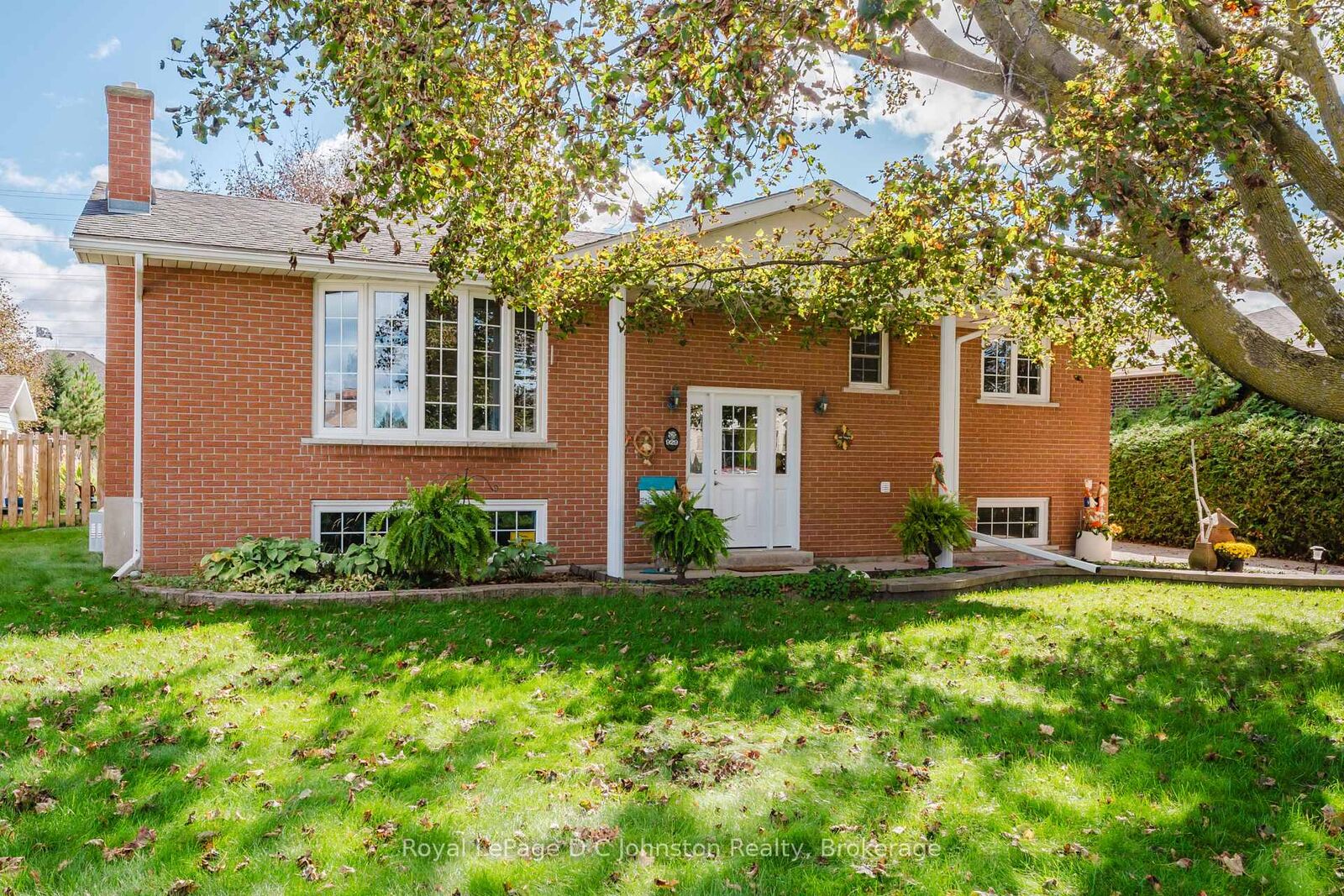 Property Photo:  929 Wellington Street  ON N0H 2C3 