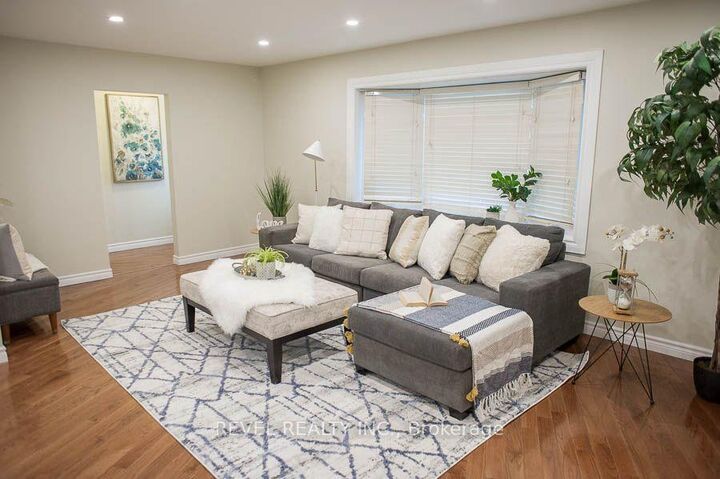 Property Photo:  225 Chatham Street Main  ON N3S 4H2 