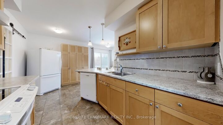 Property Photo:  172 Sussex Street  ON L1G 1V9 