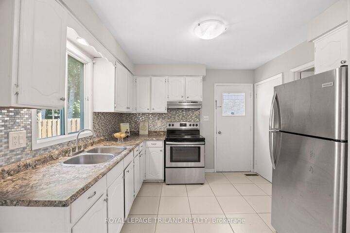 Property Photo: 1769 Aldersbrook Road ON N6G 3E2