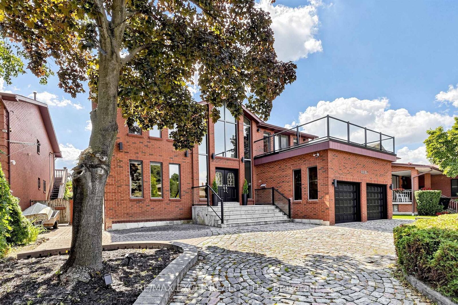 Property Photo: 4074 River Mill Way ON L4W 4A5