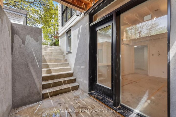 Property Photo:  608 Tweedsmuir Avenue B  ON K1Z 5P3 