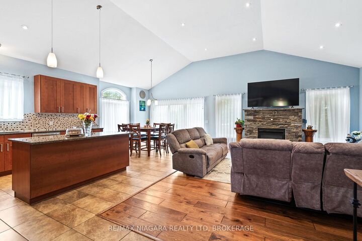 Property Photo: 255 Lakeshore Road ON L2M 1R9