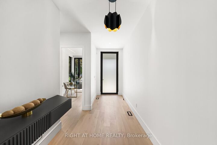 Photo de la propriété: 1205 Canterbury Road ON L5G 4A4