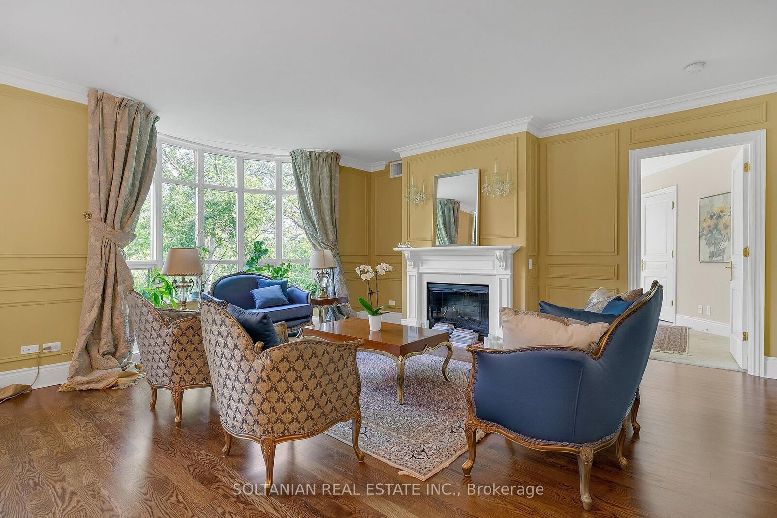 Property Photo: 7071 Bayview Avenue 212 ON L3T 7Y8