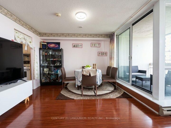 Photo de la propriété: 2500 Bridletowne Circle 1005 ON M1W 2V6