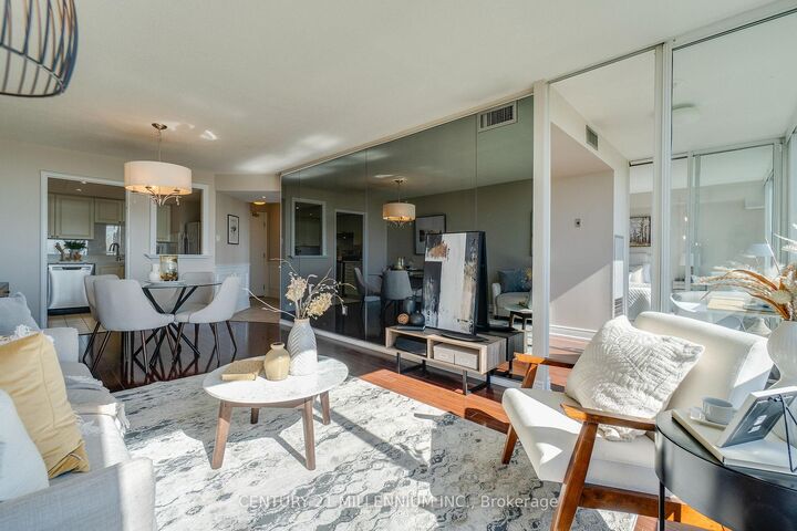 Property Photo: 4450 Tucana Court 902 ON L5R 3R4