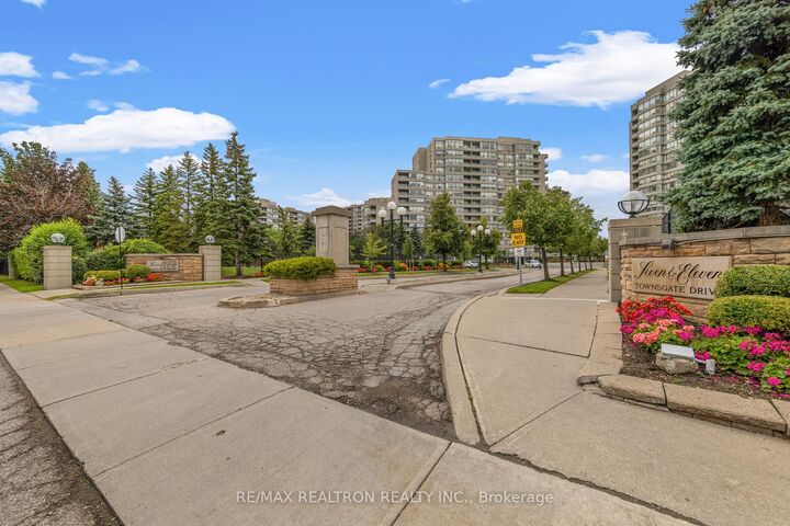 Property Photo: 11 Townsgate Drive 312 ON L4J 8G4