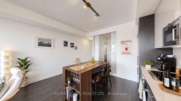 Property Photo: 330 Richmond Street W 1010 ON M5V 1X2