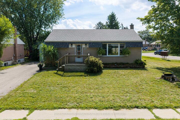 Property Photo: 92 Ellwood Drive ON L7E 4W7