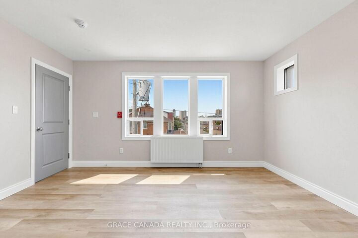 Property Photo:  71 Sanford Avenue S  ON L8M 2G7 