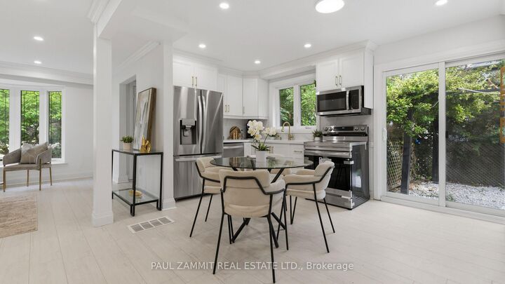 6 King Richard Court — photo 1