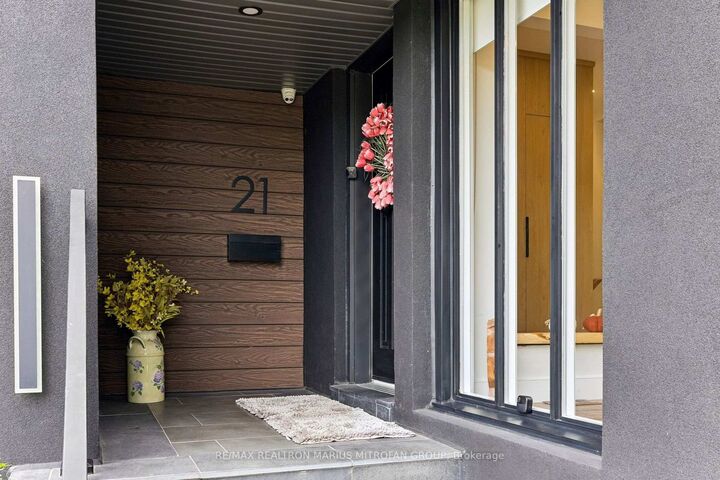 Property Photo: 21 Toynbee Trail ON M1E 1E8