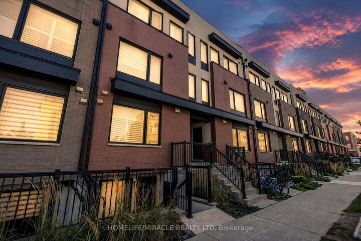 Property Photo: 161 William Duncan Road 8 ON M3K 0B9