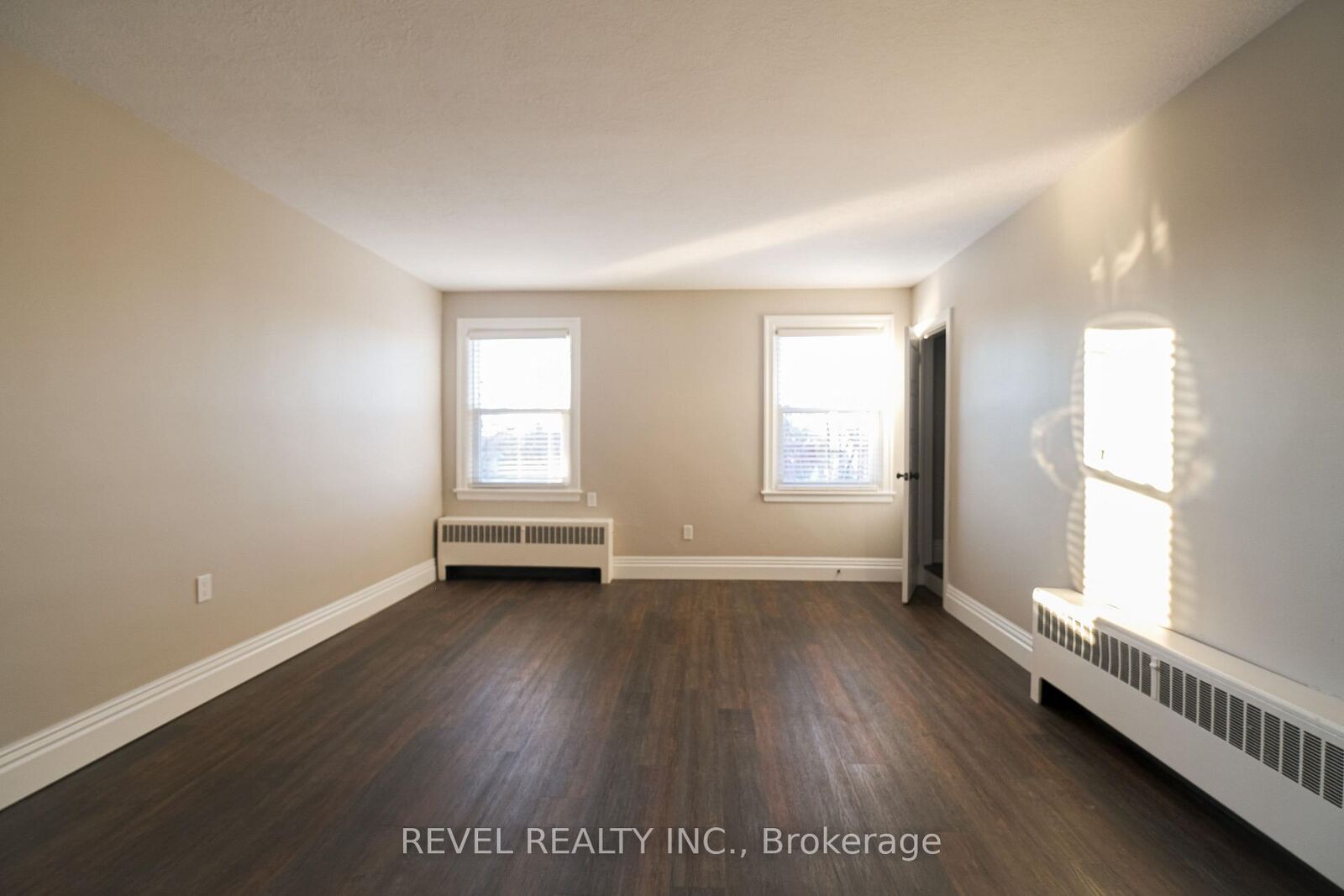 Photo de la propriété:  350 Simcoe Street N #3  ON L1G 4T6 