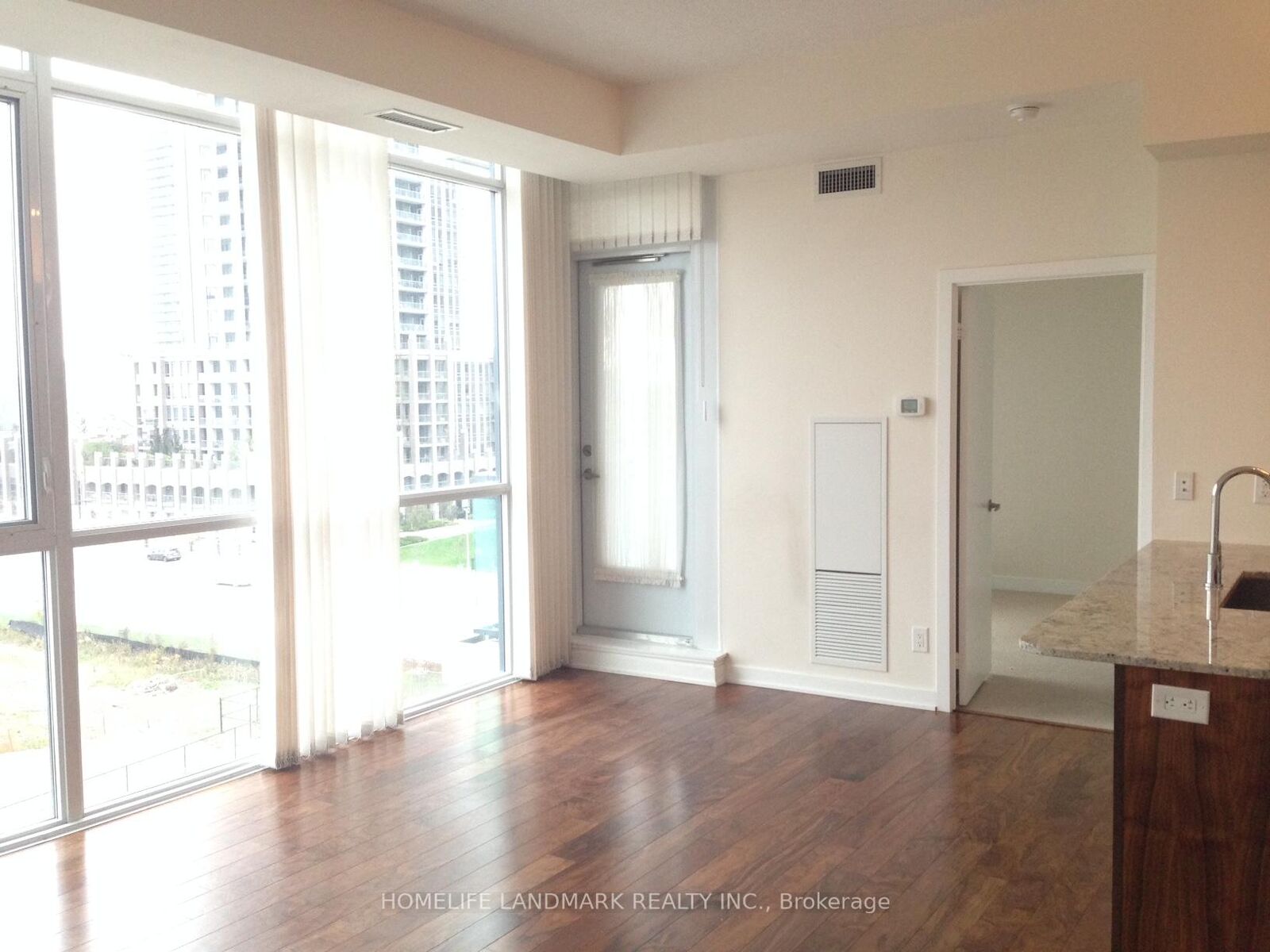 Property Photo: 4099 Brickstone Mews 507 ON L5B 0G2