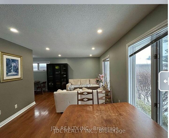 Property Photo:  110 Robinson St Street 1+1 Main Floor  ON L3P 1P1 