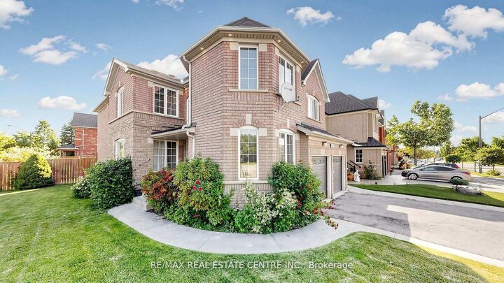 Property Photo:  5937 Summerside Drive  ON L5M 6K8 