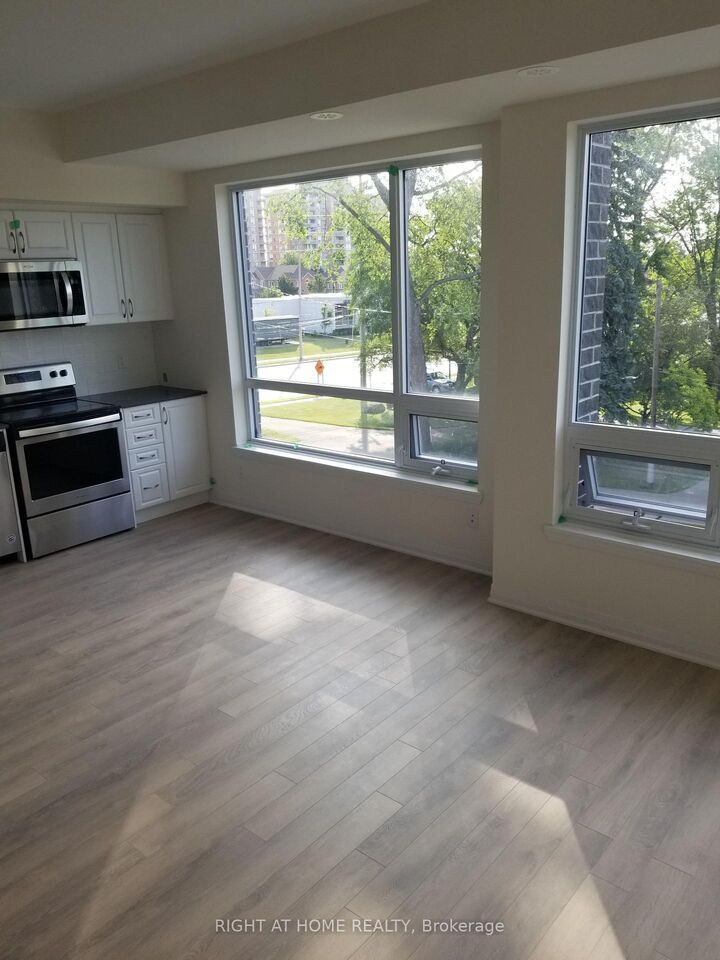 Property Photo: 650 Atwater Avenue 3 ON L5G 0B6