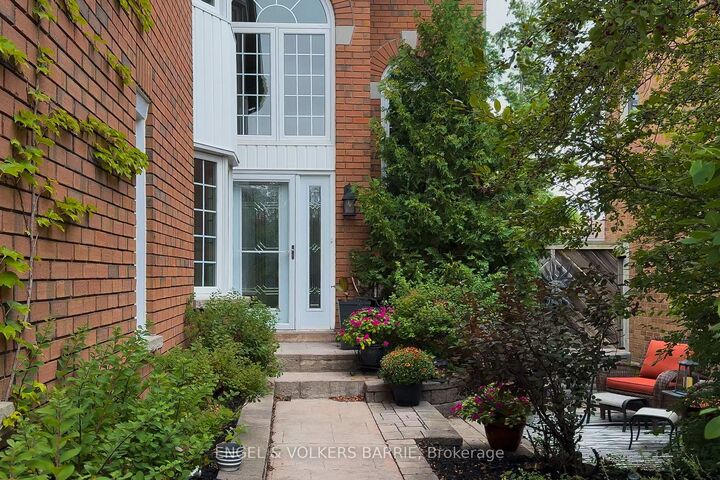 Property Photo: 19 Grand Forest Drive ON L4N 7E7