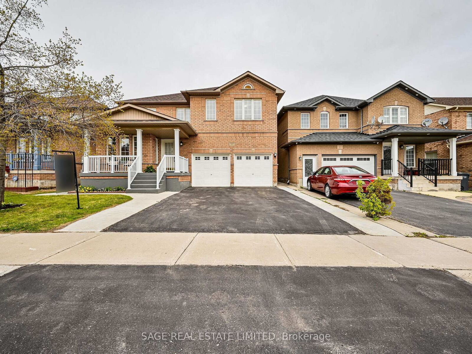 Property Photo: 6 Fairhill Avenue ON L7A 2A9