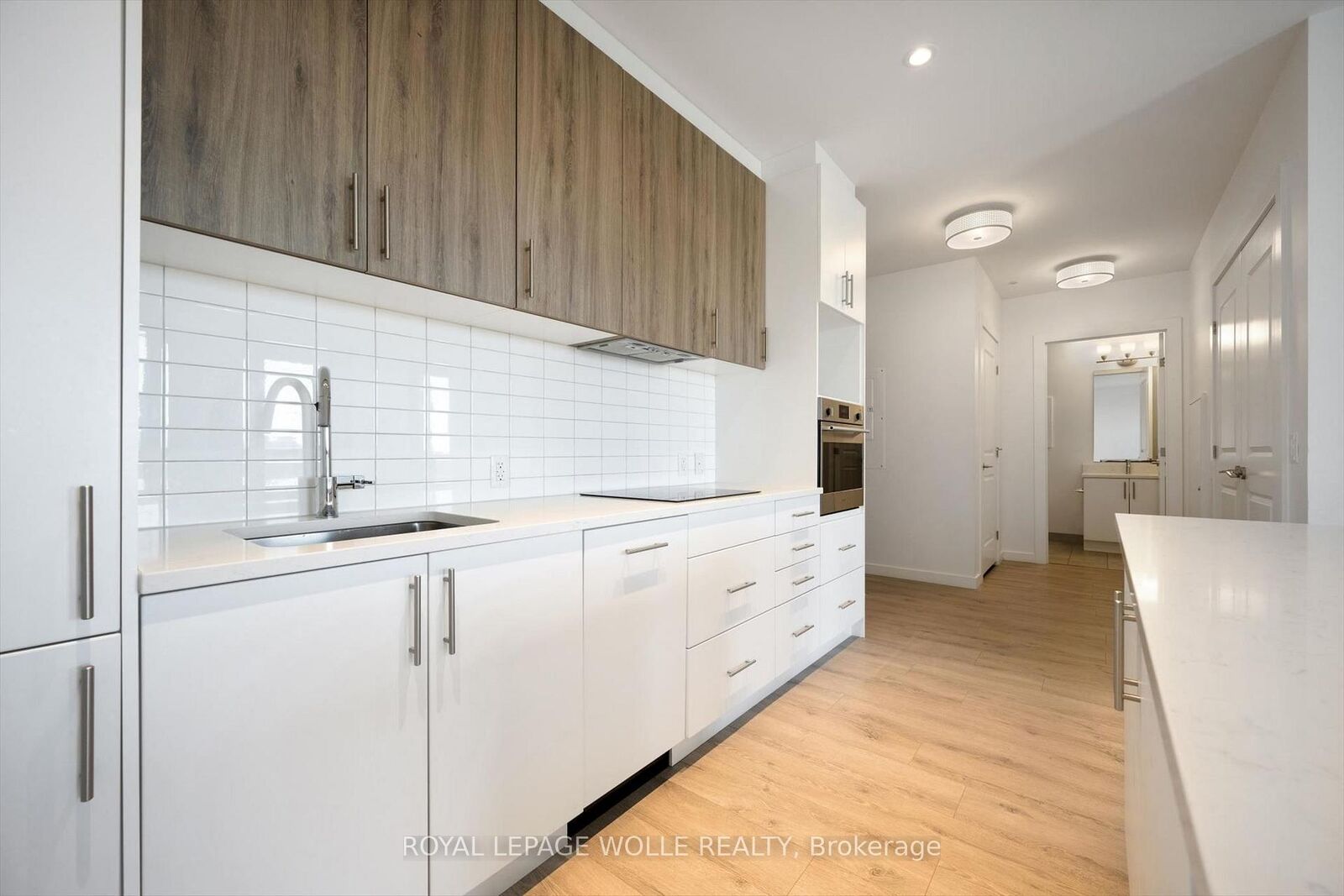 Property Photo:  181 King Street S 4  ON N2J 0E7 