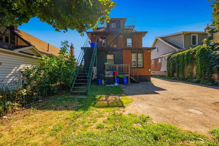 Property Photo: 74 Kenilworth Avenue S ON L8K 2S9