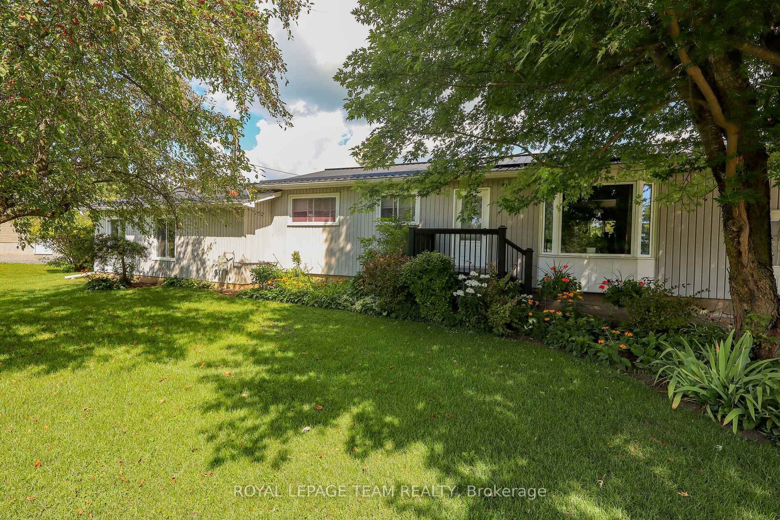 Property Photo: 3041 Bridge Street ON K0E 1W0