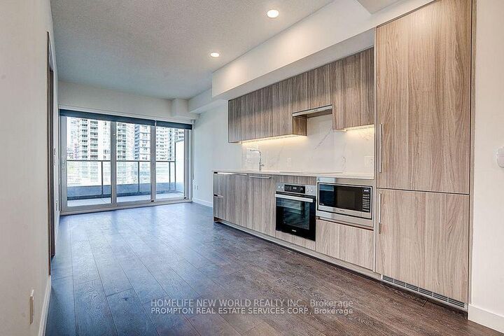 Property Photo: 1 Concord Cityplace Way 538 ON M5V 0X3