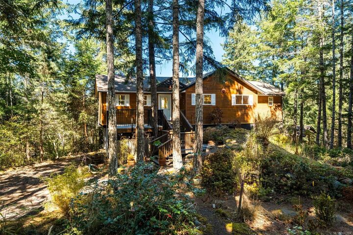 Property Photo: 1387 Clun Pl BC V9Z 1B1