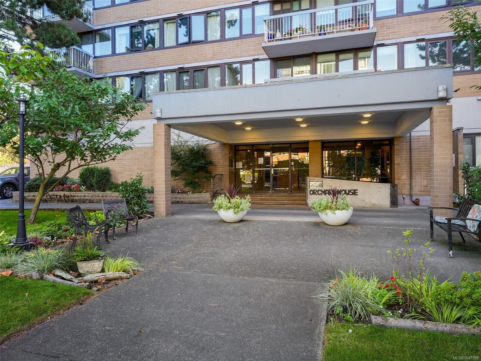 Property Photo:  647 Michigan St #202  BC V8V 1S9 
