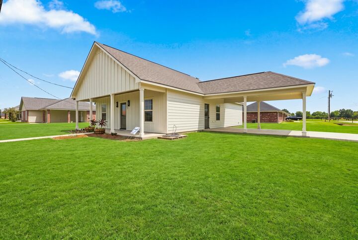 Property Photo:  393 David Dr  LA 70301 
