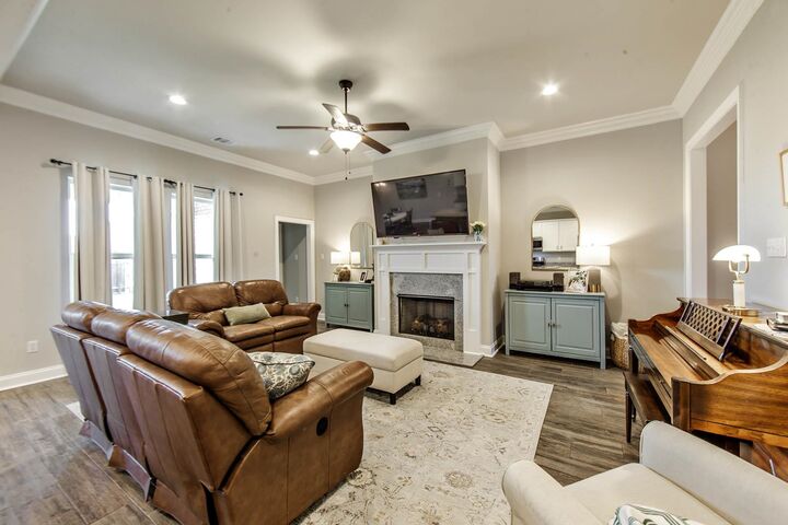 Property Photo:  120 Magazine Loop  LA 70301 