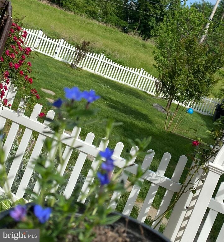 Property Photo:  