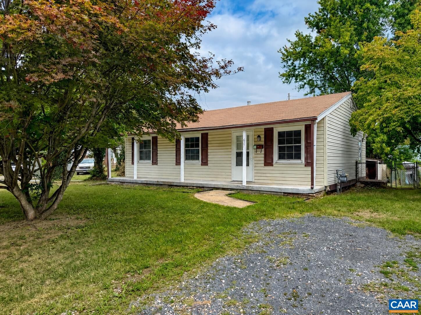 Property Photo:  627 Arch Ave  VA 22980 