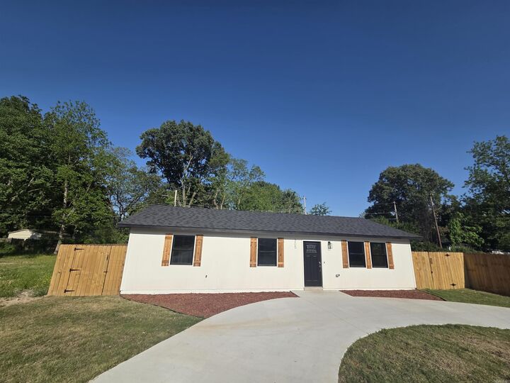 Property Photo:  305 Thomas Circle  AR 72086 