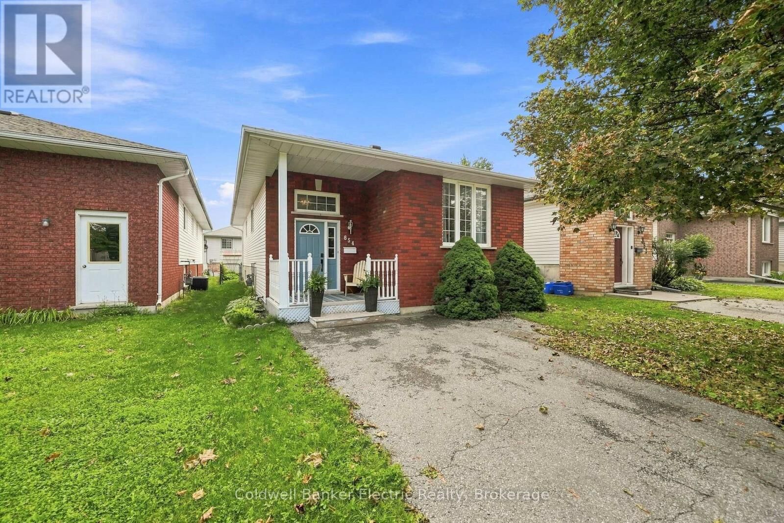 Property Photo: 854 Abbey Lane ON K9H 7N6