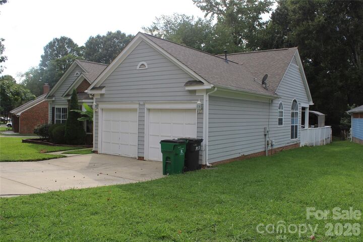Property Photo: 7508 Blythwood Lane NC 28227