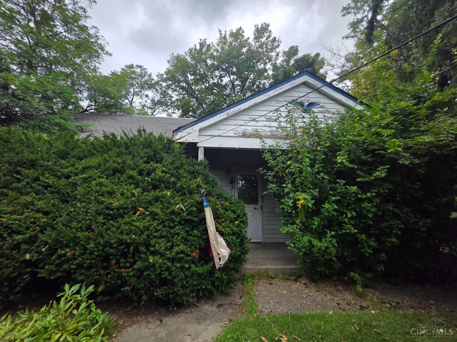 Property Photo:  2460 Montana Avenue  OH 45211 