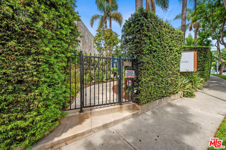 Property Photo: 1111 N Crescent Heights Blvd CA 90046