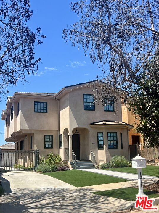 Property Photo:  1011 Fiske St  CA 90272 