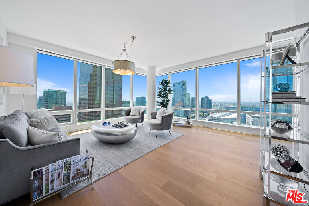 Property Photo: 877 Francisco St, Unit 2609 CA 90017