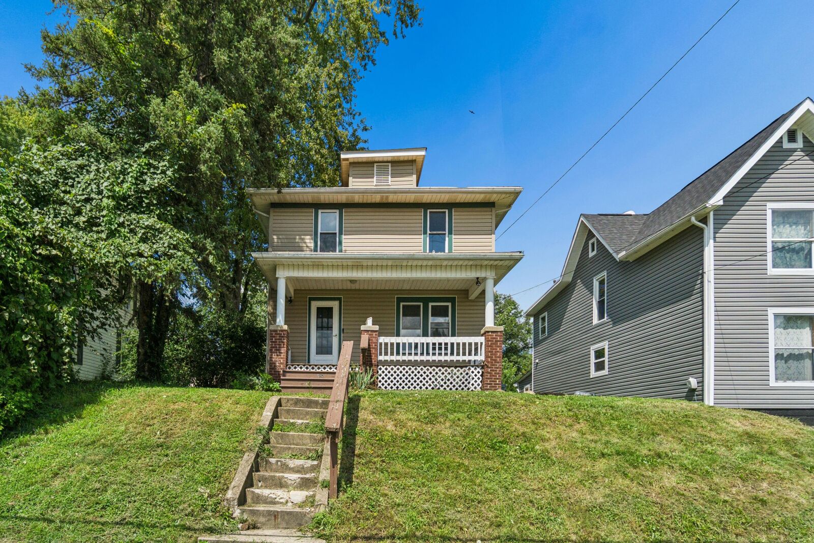 Property Photo: 430 Clarendon Street OH 43055