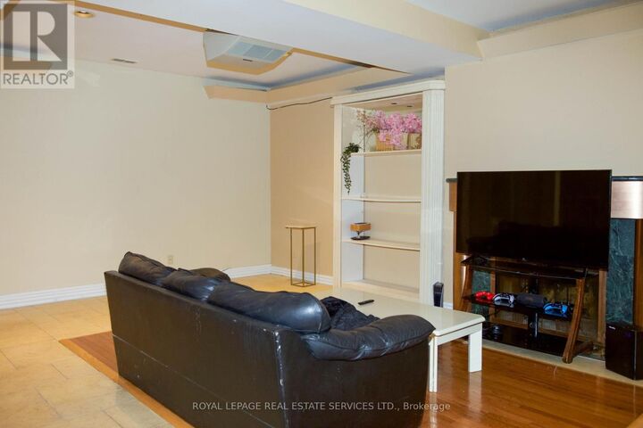 Property Photo:  2B Debell Lane  ON M2M 3Z4 