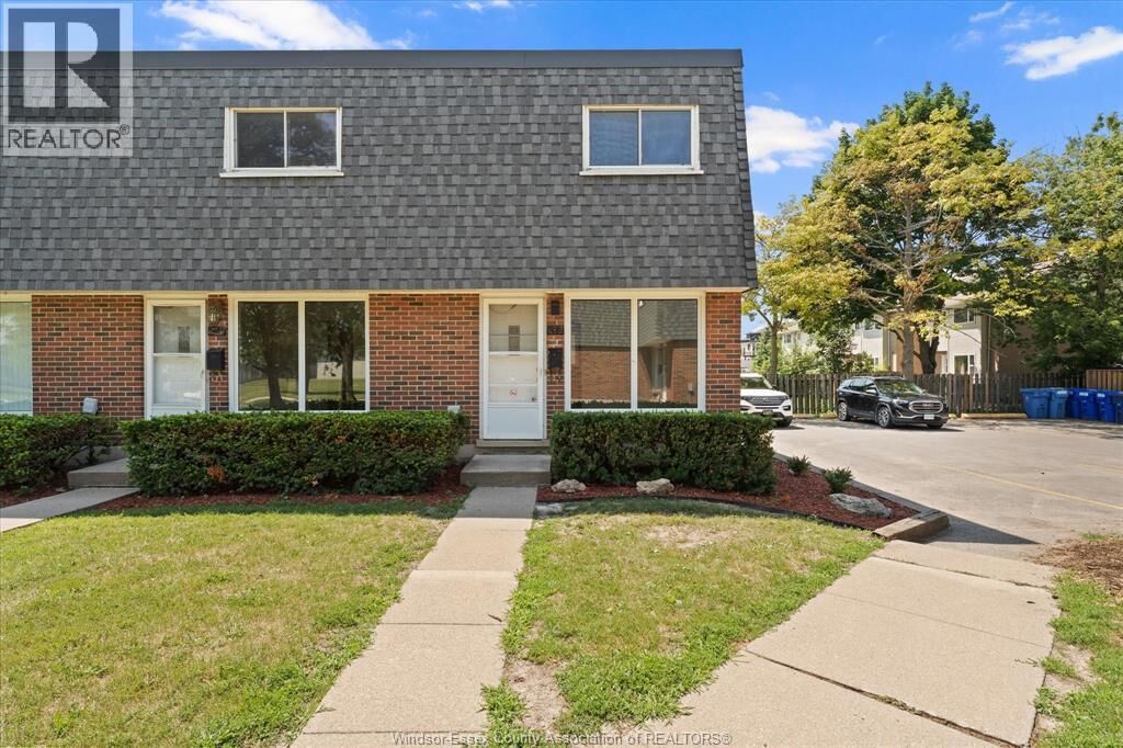 Property Photo:  272 Victoria Street 40  ON N9V 2K5 