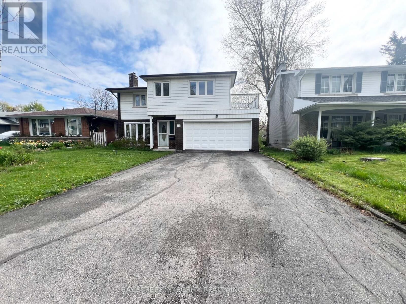 Property Photo: 27 Tollerton Avenue ON M2K 2H1