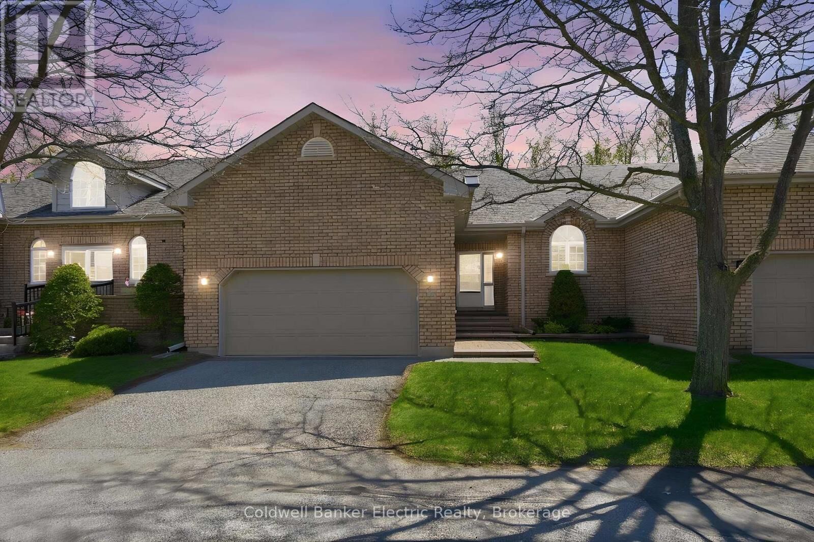 Property Photo:  300 Franmor Drive 40  ON K9H 7R2 